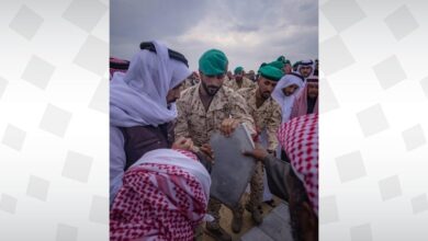 سمو مستشار الأمن الوطني قائد الحرس الملكي يتقدم جموع مشيعي الشهيد الرائد عبدالله راشد النعيمي ‎‎