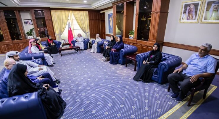 وزير التربية والتعليم يستقبل الطلبة الفائزين والمشاركين في مناهزات اللغة العربية الخليجية