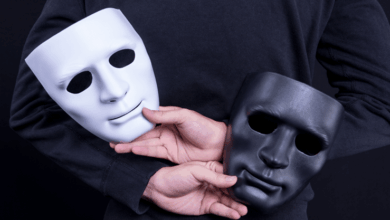 الأقنعة الزائفة والانكشاف